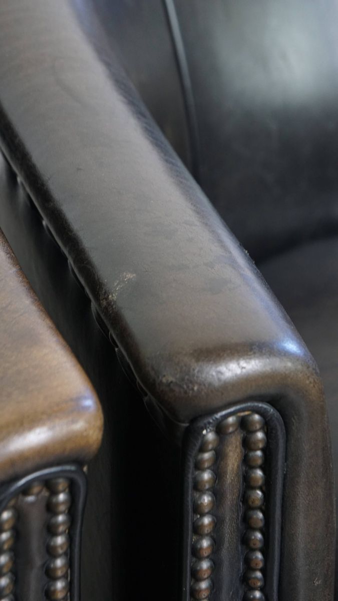 Unieke Set Van 2 Subtiele Zwart/ Grijze Schapenleren Clubfauteuils Met Een Mooi Patina image 14