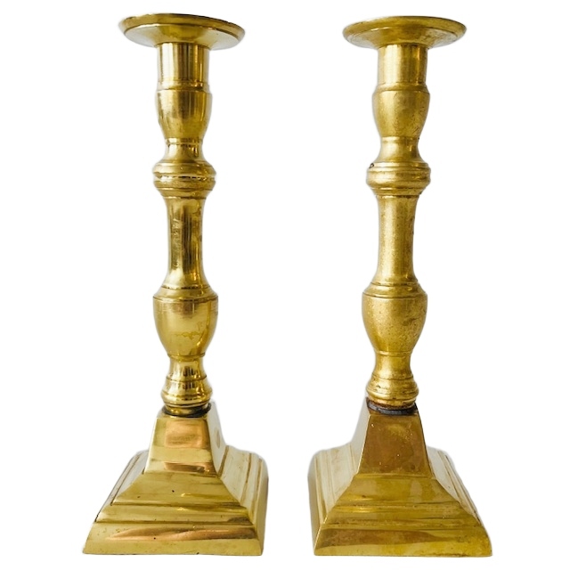 Set Zware Vlaamse Messing Gouden Kandelaars Vierkant 1900’s image 2