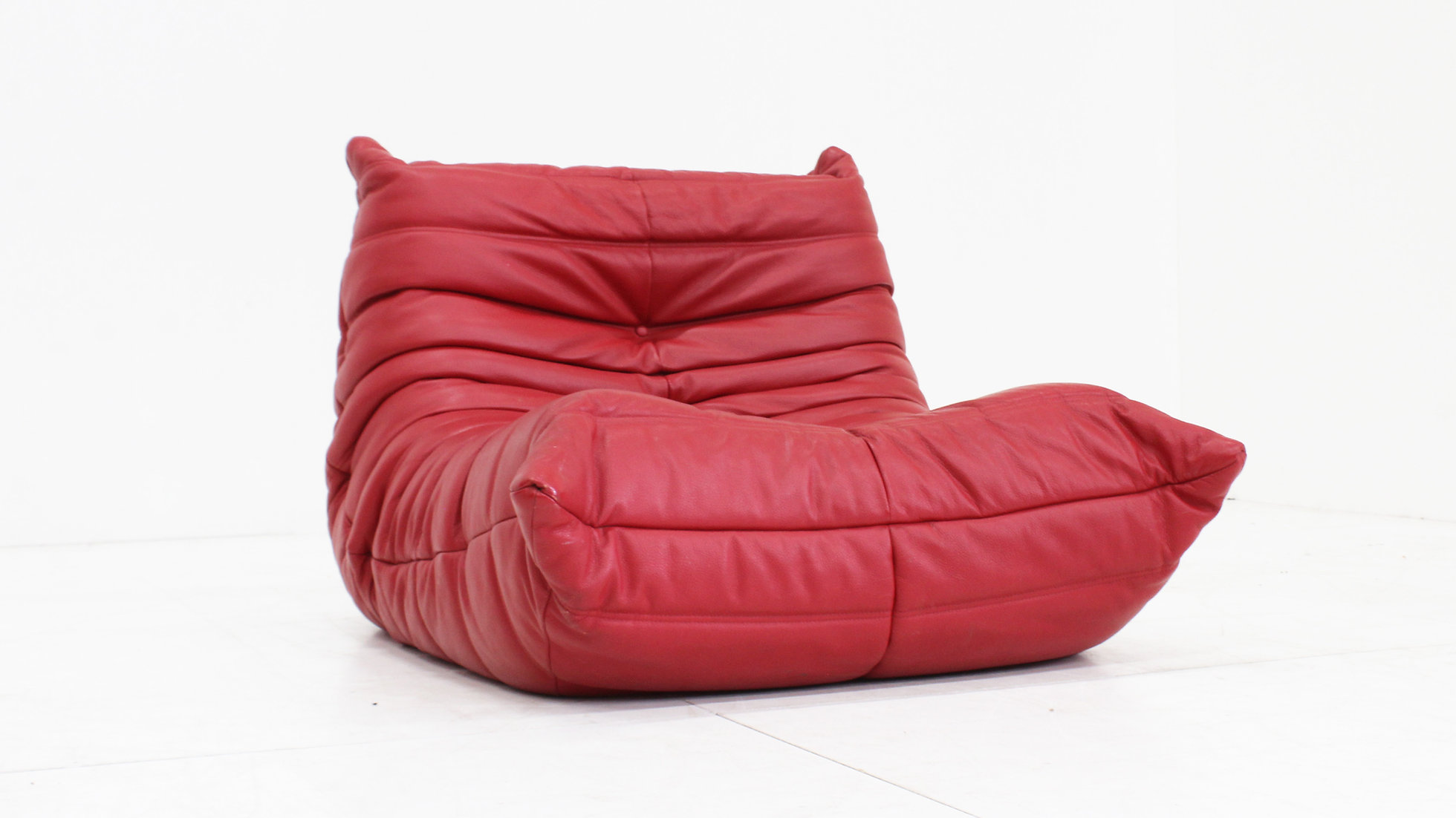 Togo Armchair Red Leather By Michel Ducaroy For Ligne Roset image 2