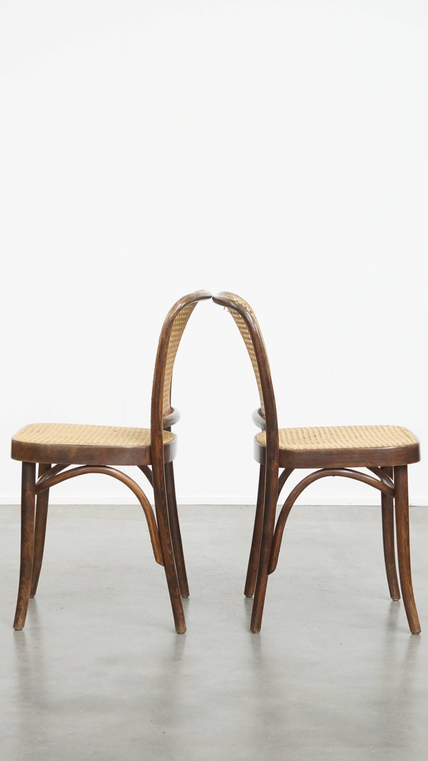 Set Van 2 Tijdloze En Charmante Bistro Stoeltjes In De Stijl Van Thonet Met Uniek Houten Frame image 5