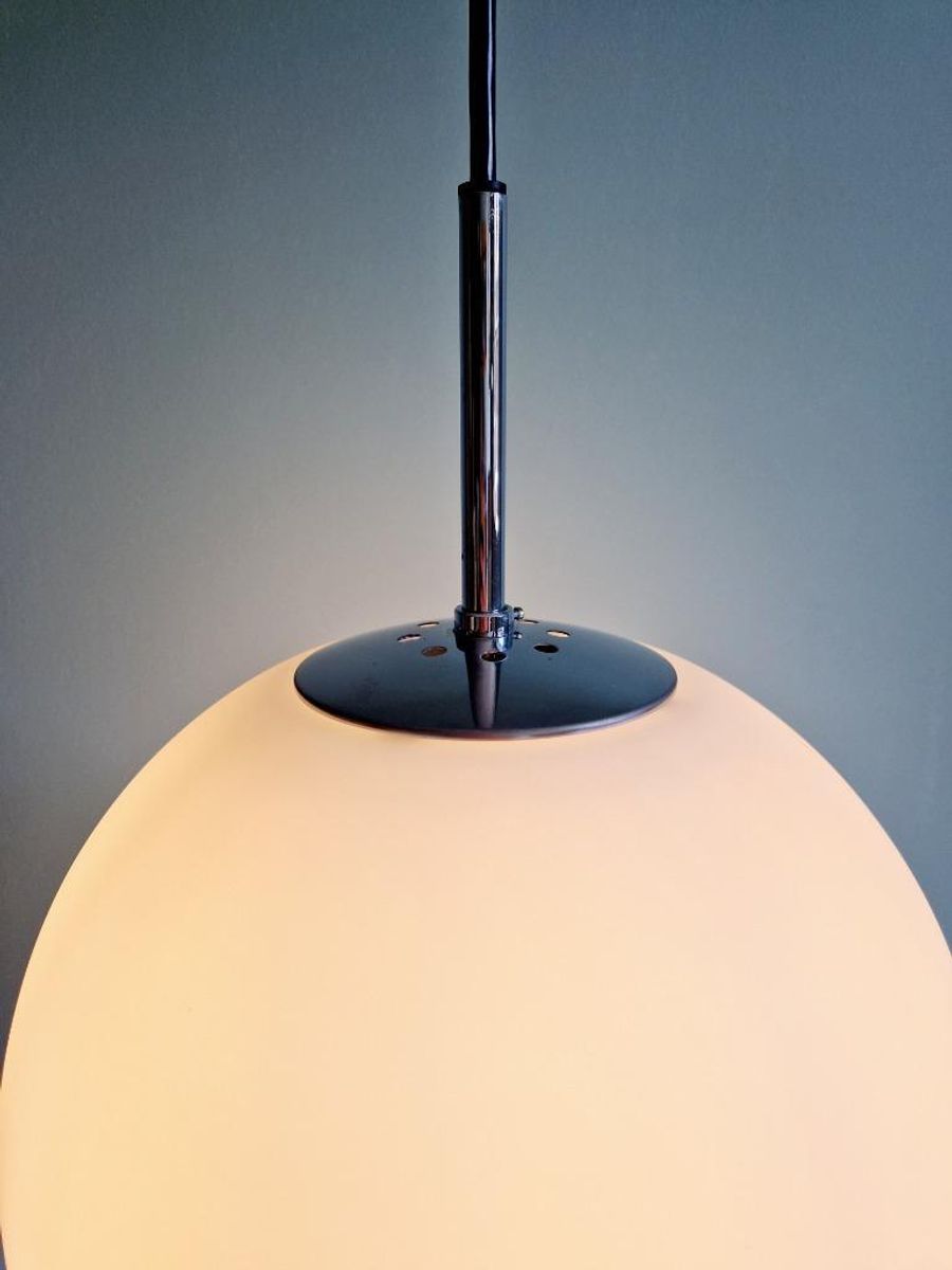 Grote Suspensie In Wit Gesatineerd Opaalglas, Limburg, 1970 image 7