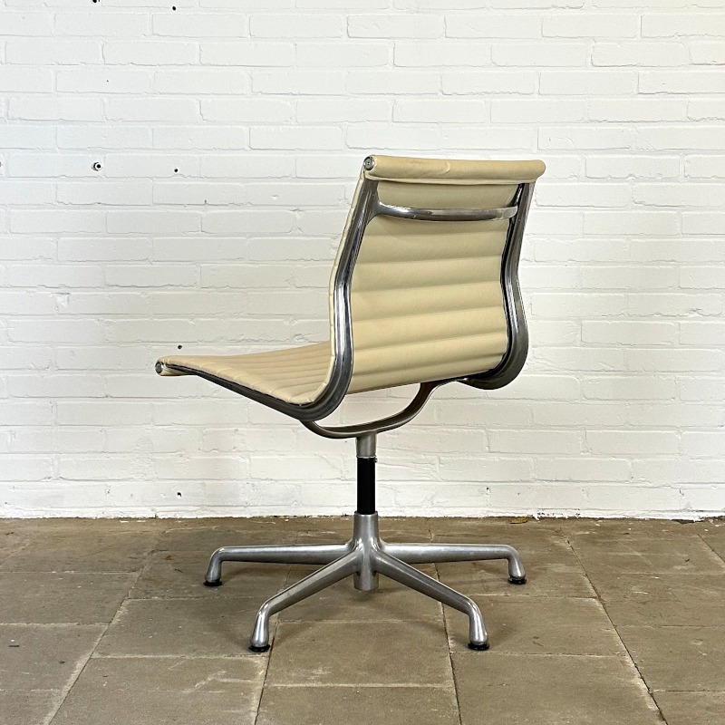 Herman Miller Ea 106 Draaibare Crème Leren Designstoel image 9