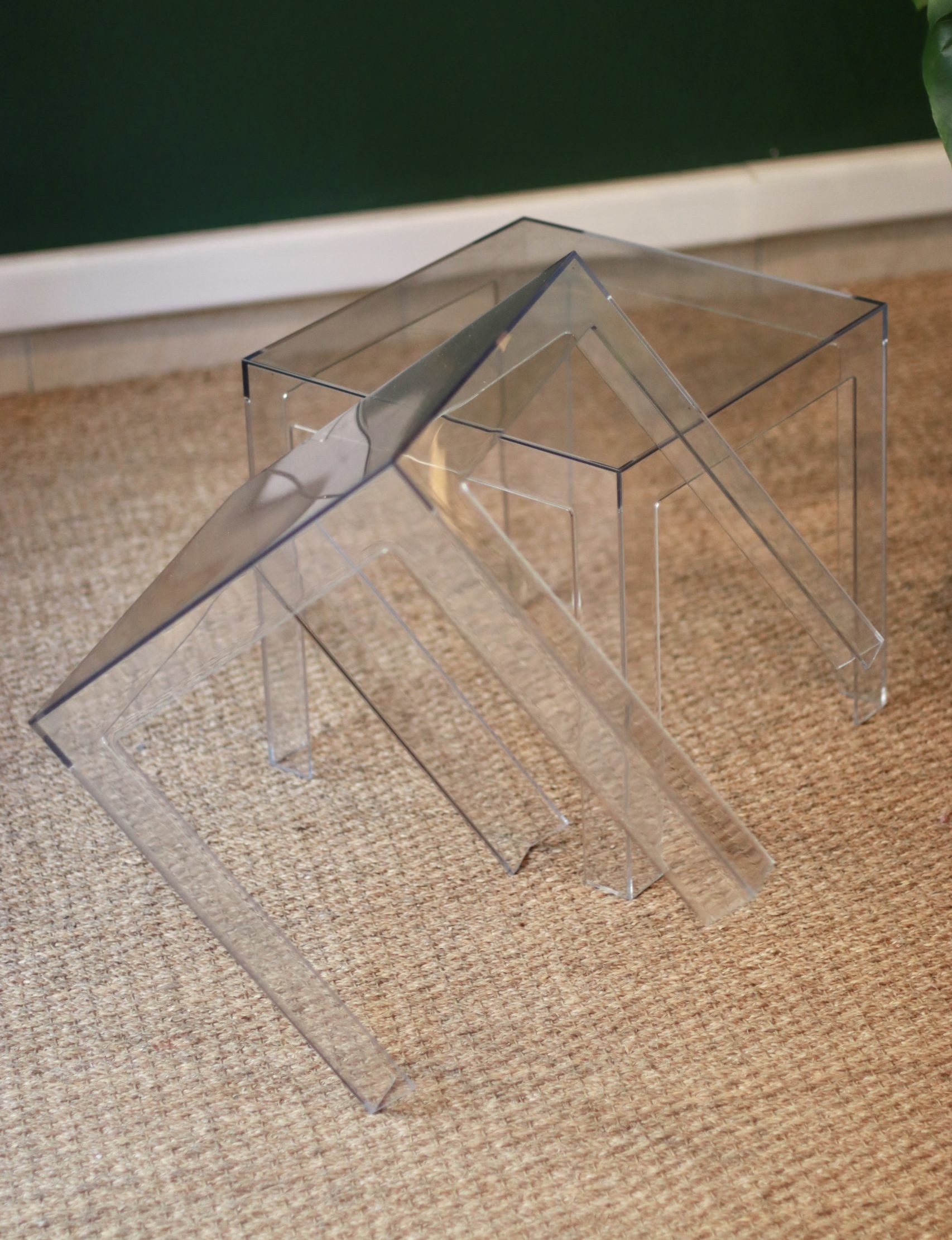 Paar Plexiglas Bijzettafels image 2
