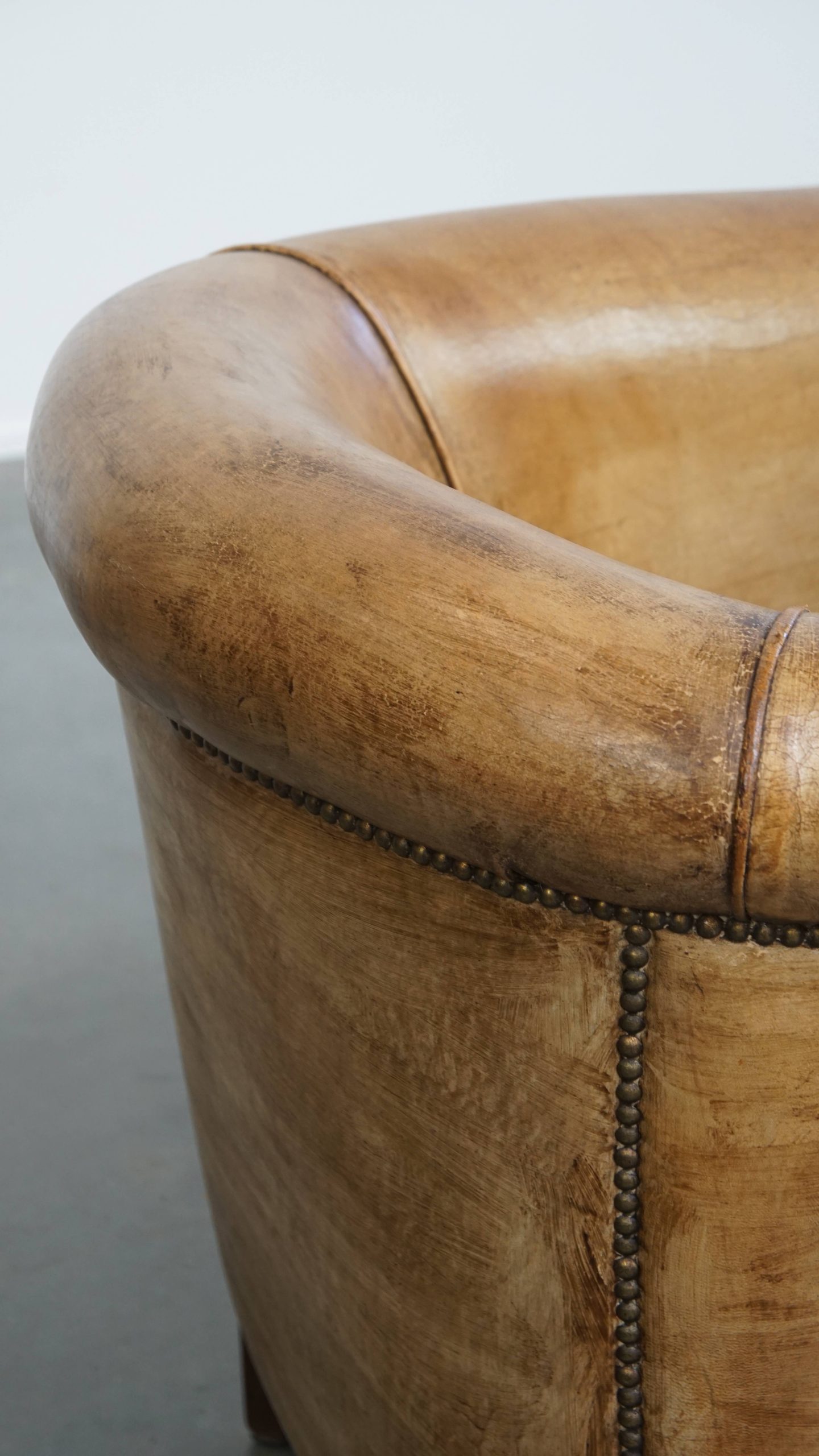 Tijdloze En Stijlvolle Schapenleren Clubfauteuil Met Prachtige Kleuren En Goed Zitcomfort image 10