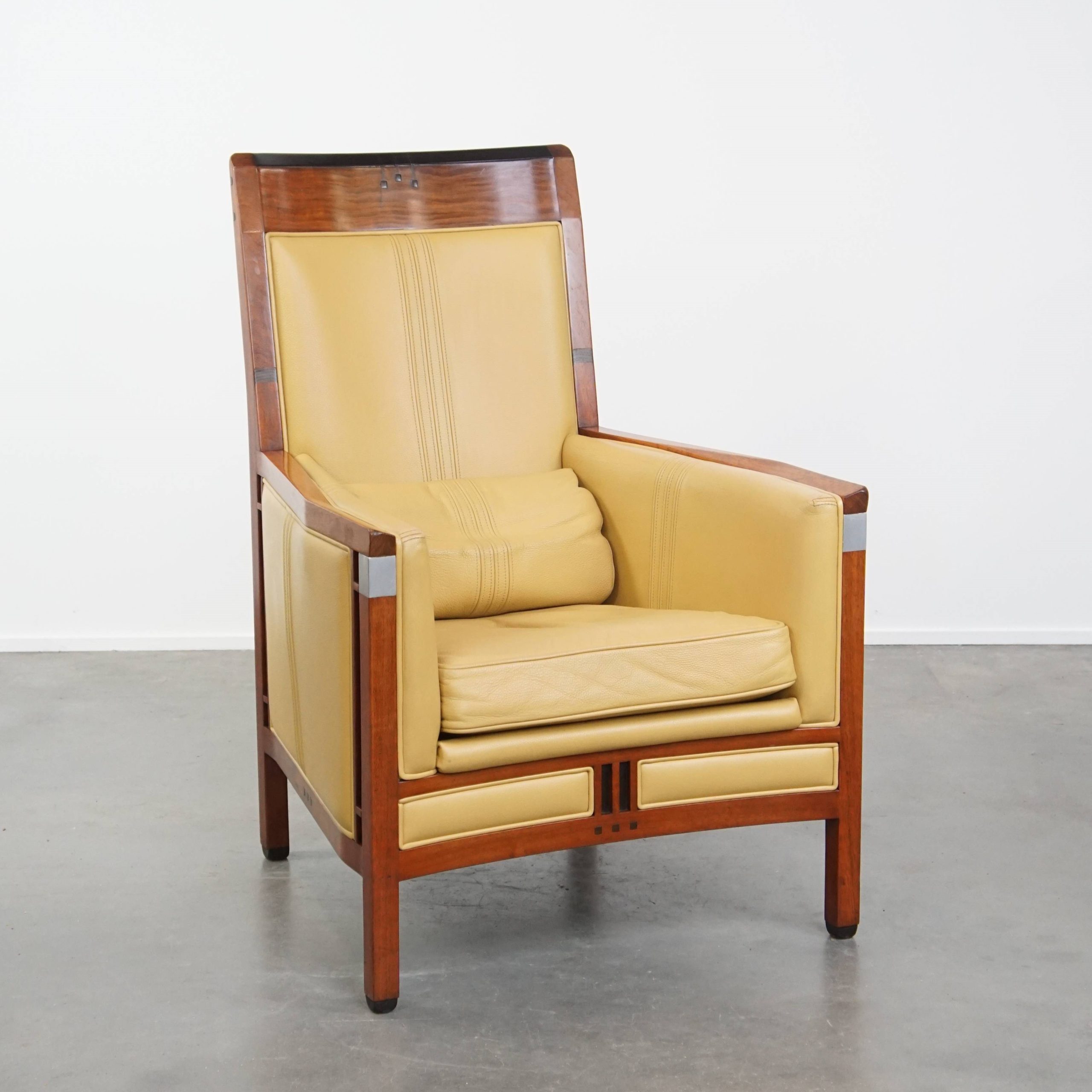 Prachtige Art Deco Schuitema Design Fauteuil In Geel Leer Met Een Hoge Rug Uit De Decoforma Serie image 2