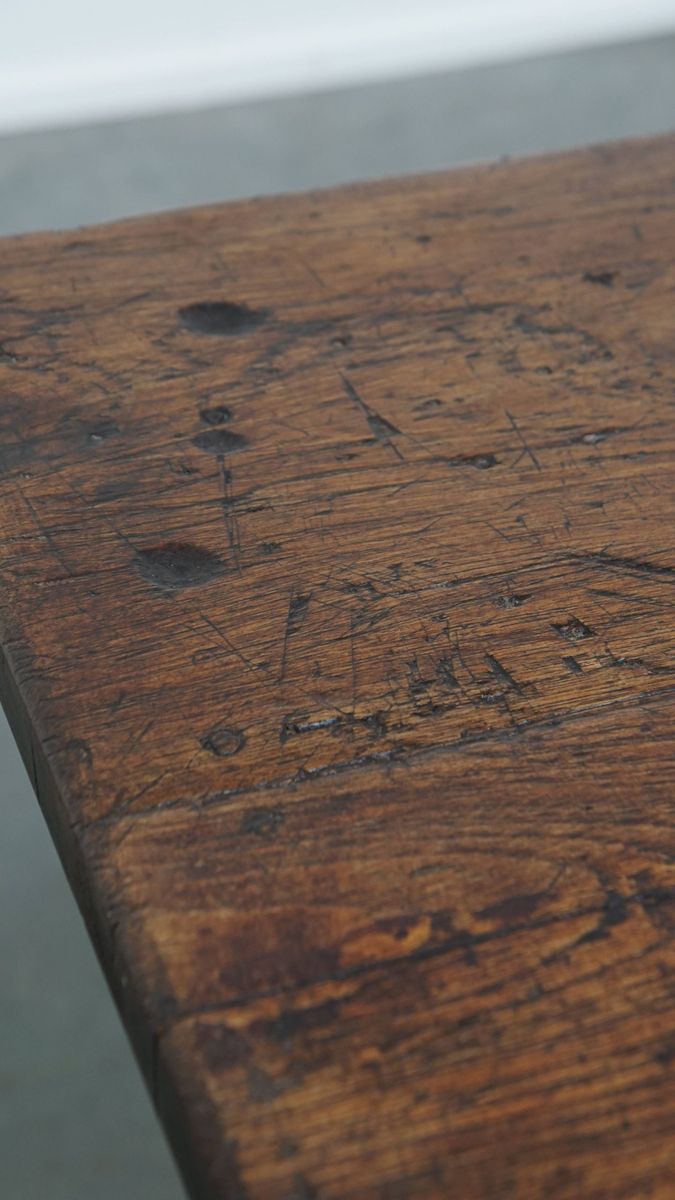Charmante En Praktische Antieke Franse Salontafel Met Opvallende Kleuren Een Mooi Patina image 8