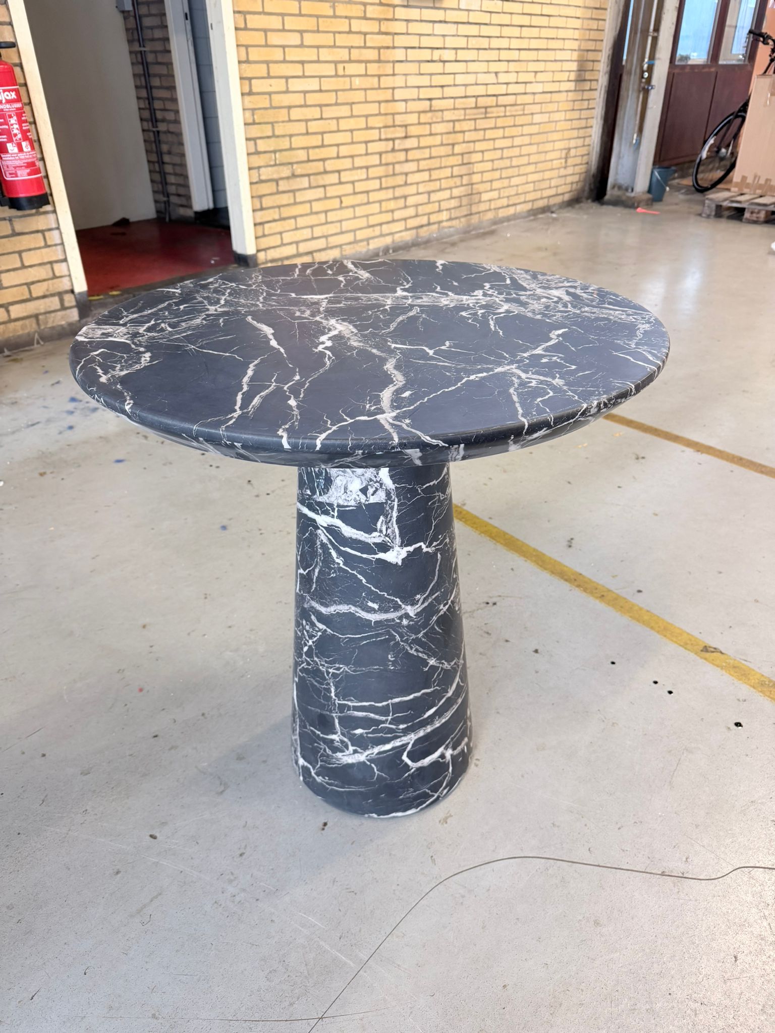 Polspotten | Marble Look Disk Tafel image 3