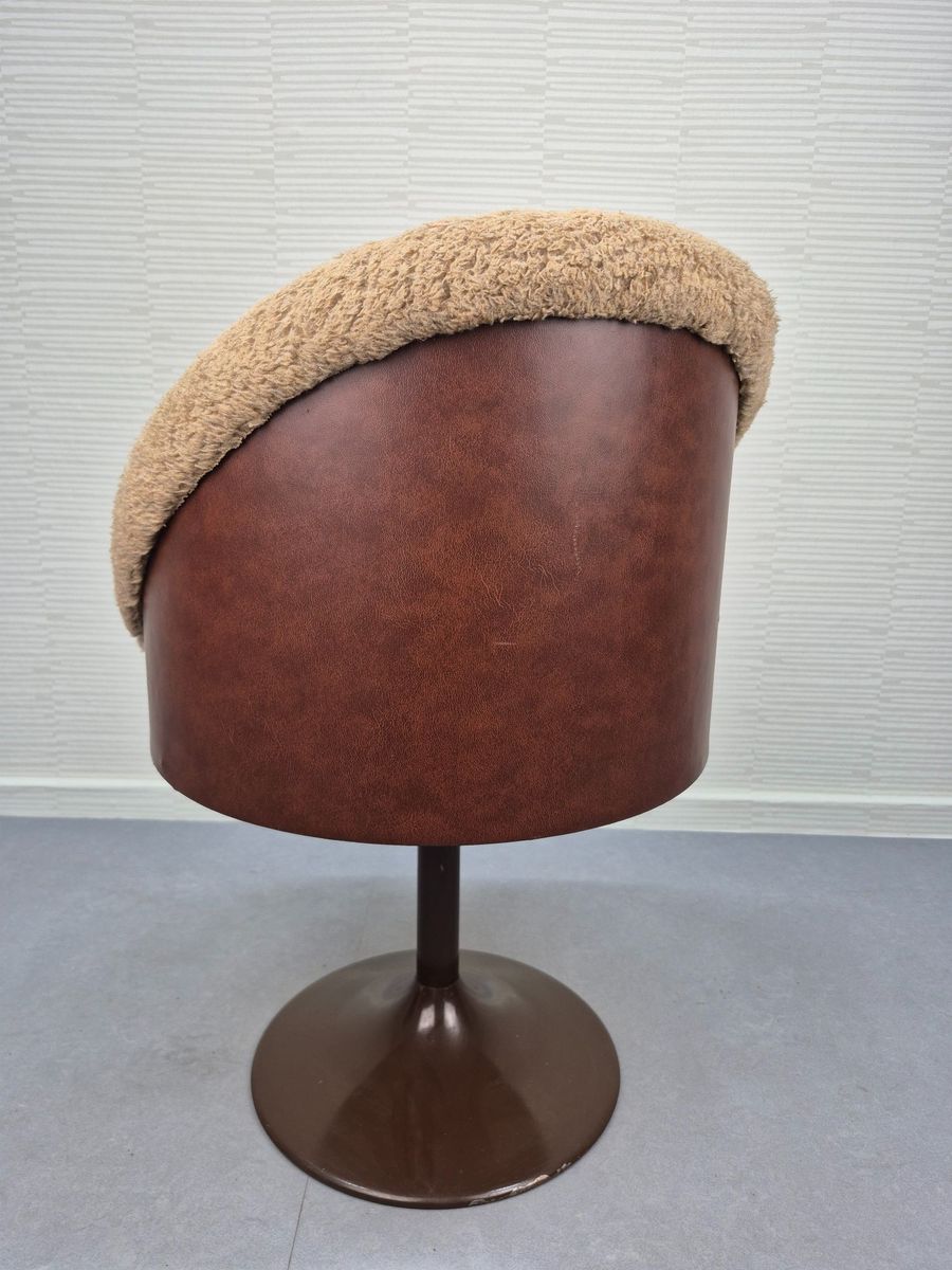 Krukje Met Lage Rugleuning. Vintage Stoeltje Tulp Model. image 9