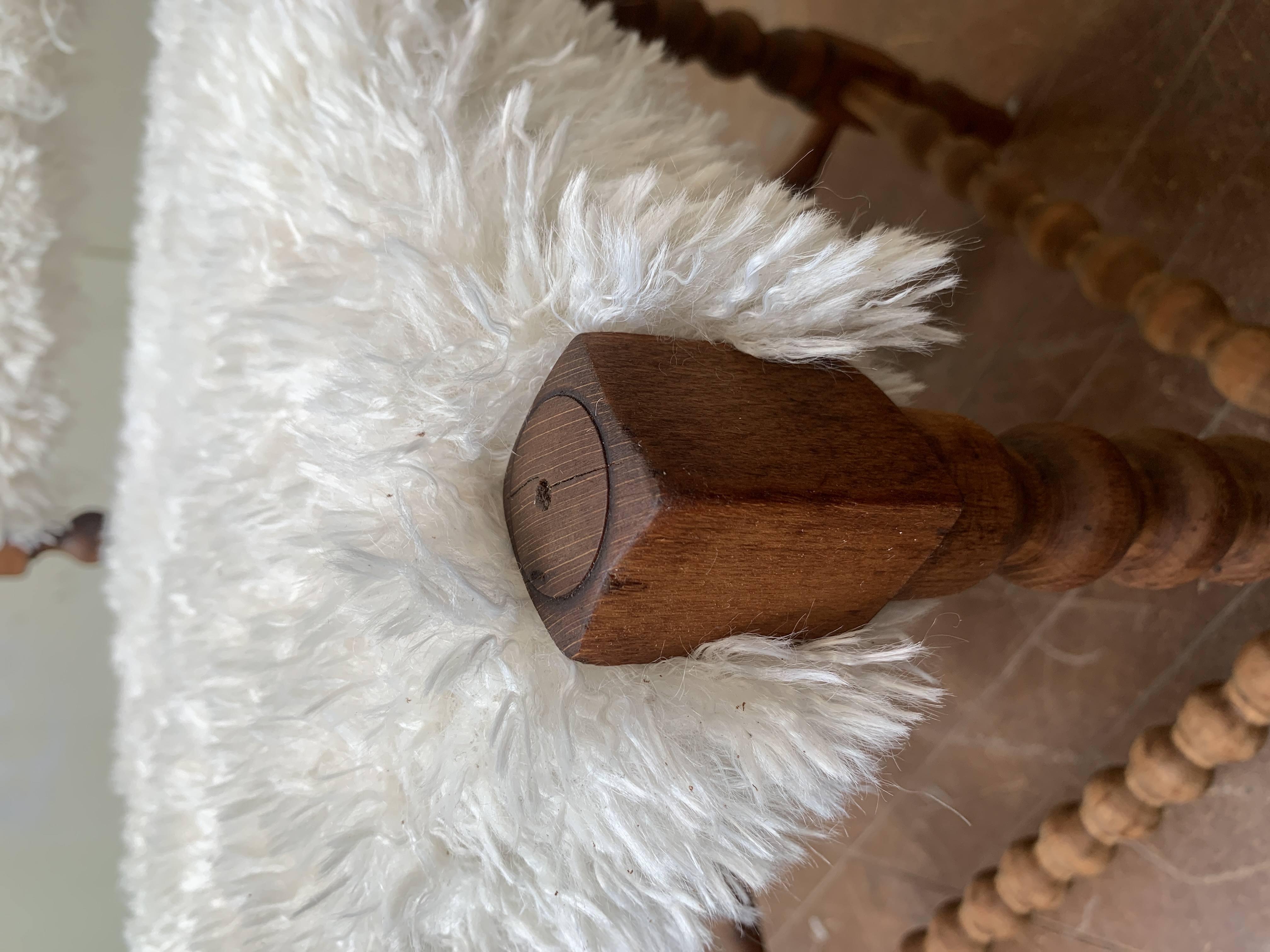 Antieke Houten Spijlenstoel Vs Speels Designobject image 6