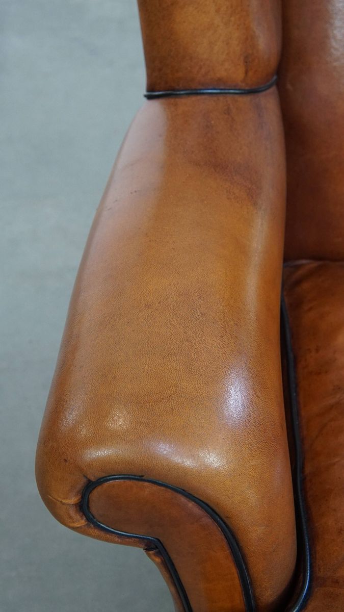 Sierlijke Schapenleren Oorfauteuil Met Zwarte Biezen En Klassieke Vormen image 7