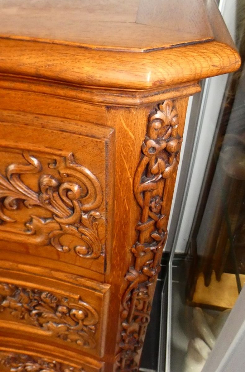 Louis Xv Franse Gebeeldhouwde Eiken Commode. image 9