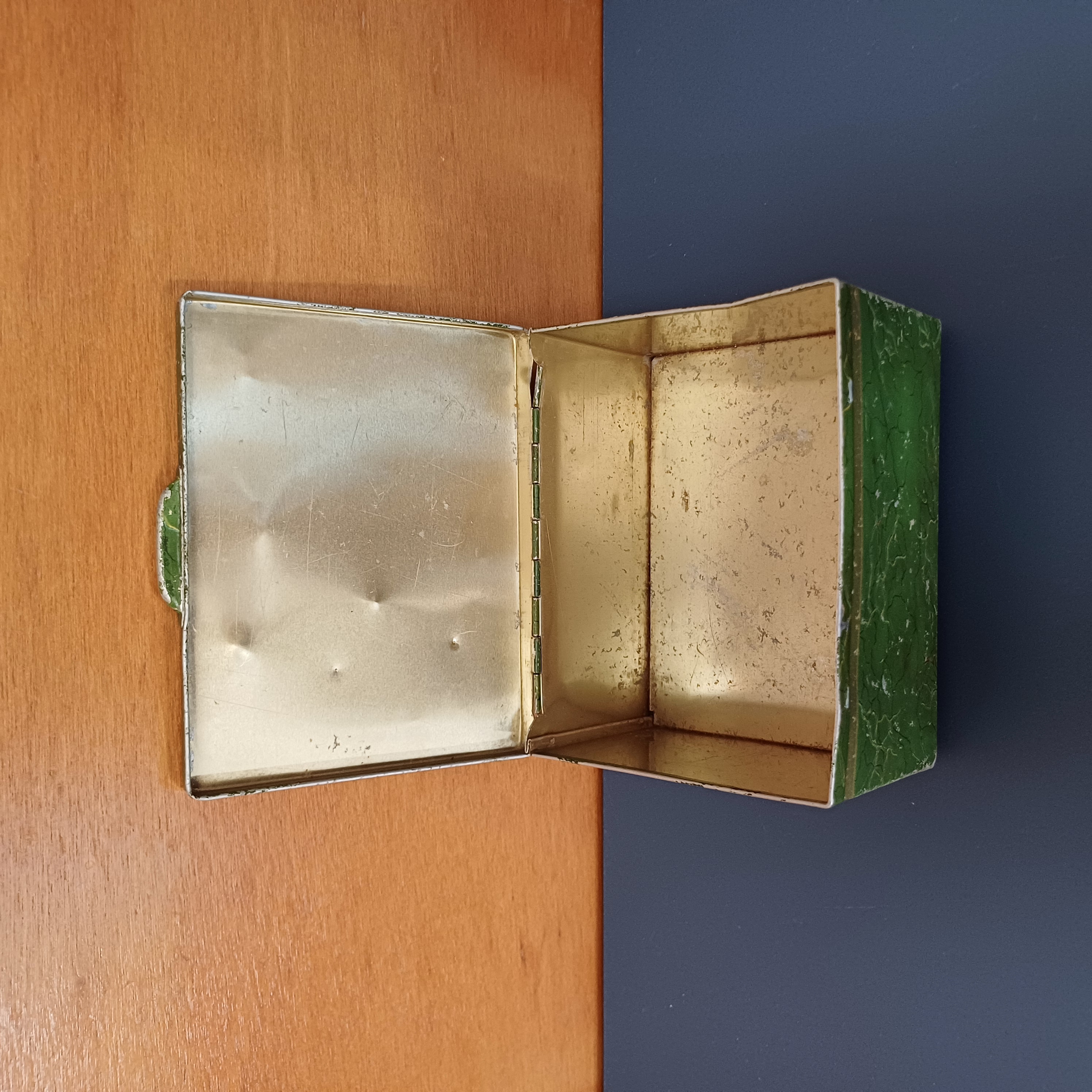 Antiek Groen Blikje Met Theekoepel image 5