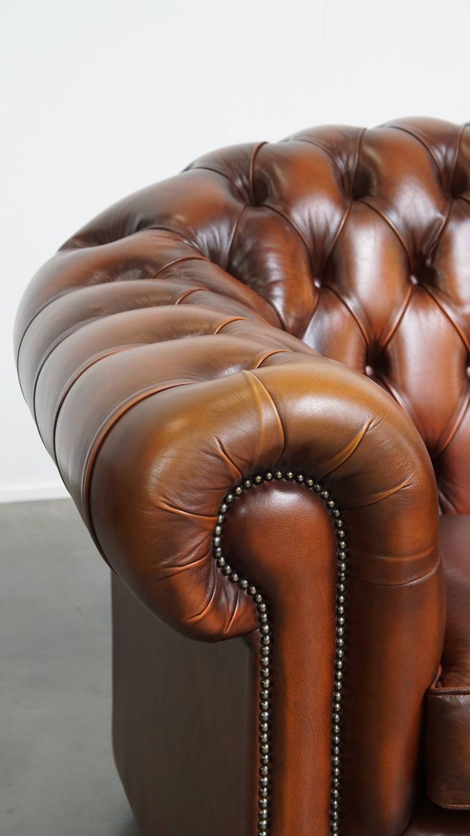 Mooie En Complete Set Van Een 2,5 Zits En 2 Zits Bruine Engelse Rundleren Chesterfield Bank image 12