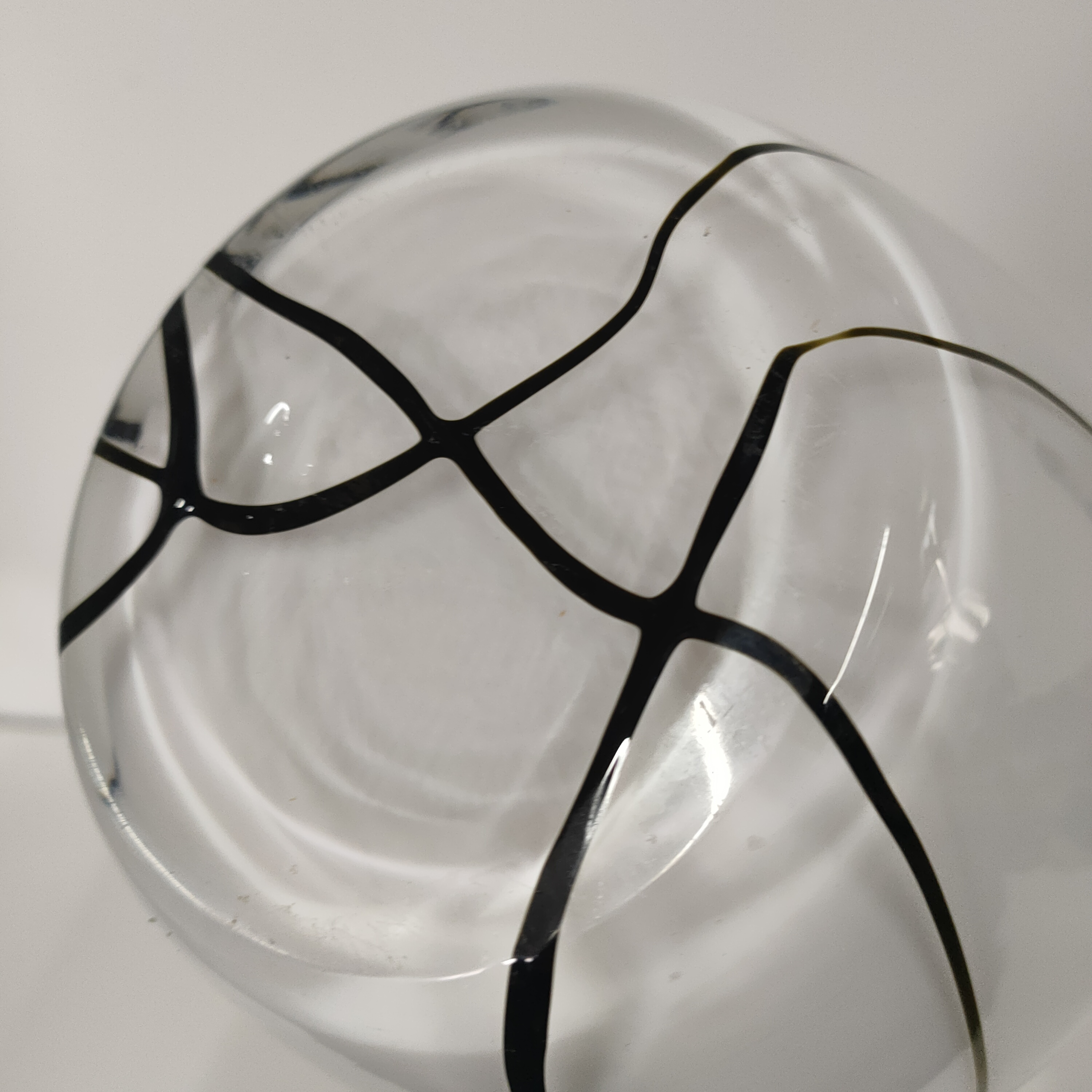Hoge'handgemaakte Designvaas Met Zwarte Opgelegde 'glas' Lijnen image 6