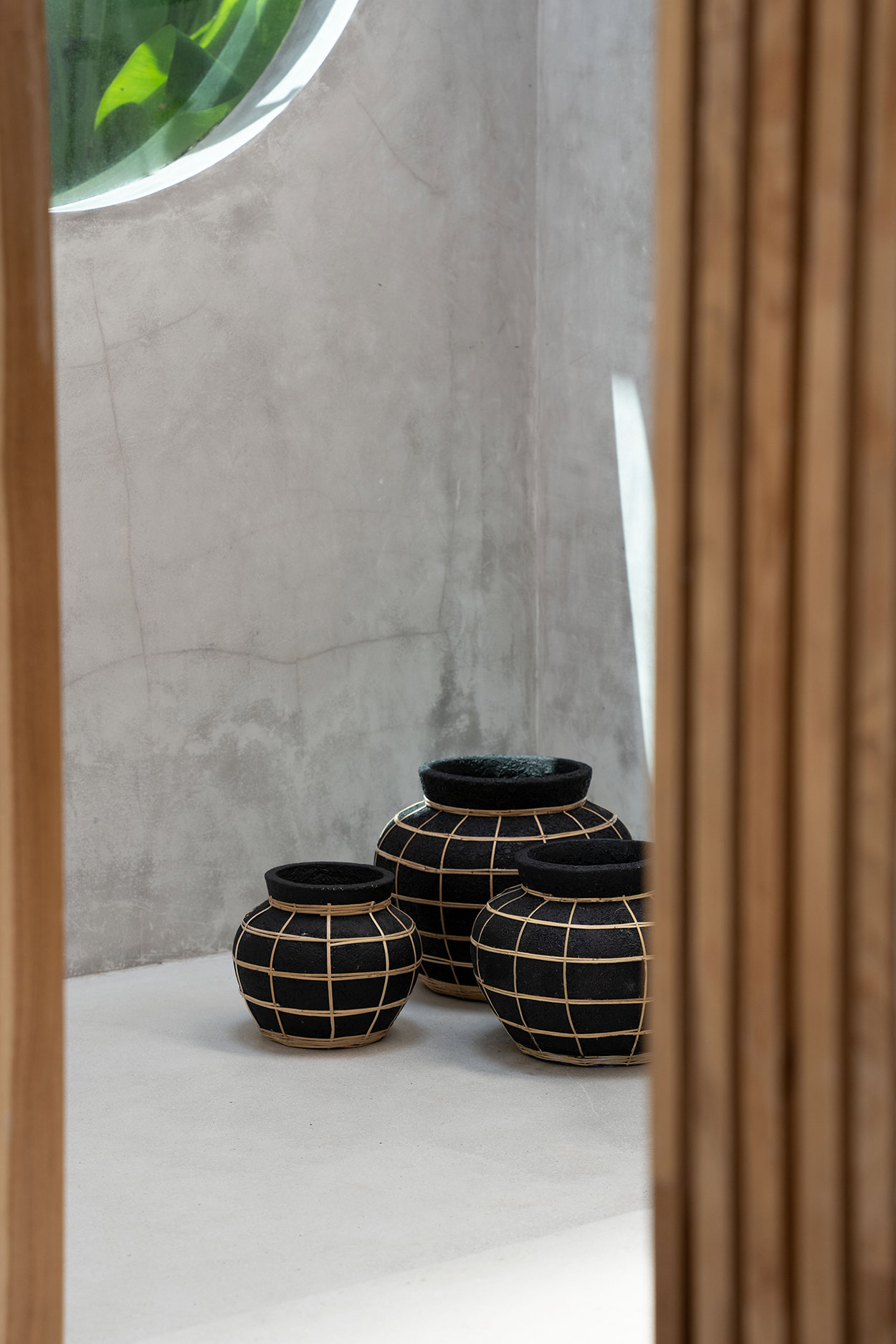 Bazar Bizar | De Belly Vaas - Zwart Naturel - S image 7