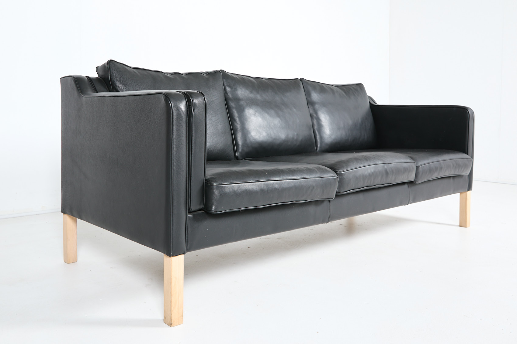 Danish Design Black Leather Sofa From Mogens Hansen image 4