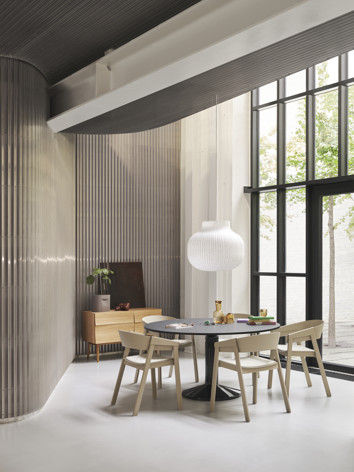 Muuto / Midst Table W. Power Cut Out / Black With Power Unit image 6