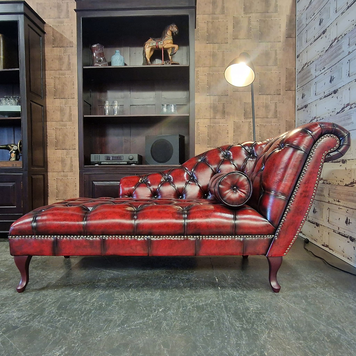 Chesterfield Daybed - Antiek Rood. Speciale Nagels image 5
