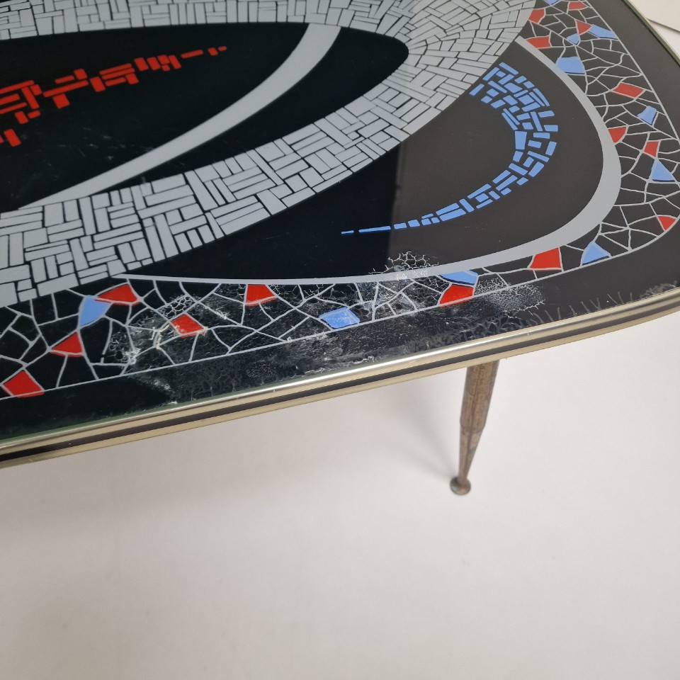 Vintage Houten Tafel Met Mozaïek Print . Aluminium Poten image 4