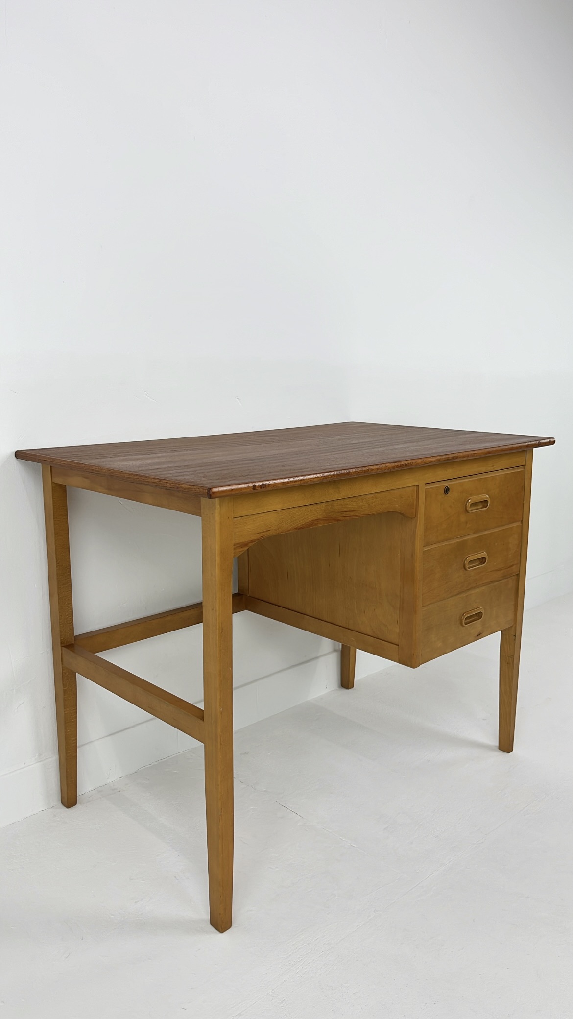 Scandinavisch Vintage Teak Fineren Bureau Veme image 10