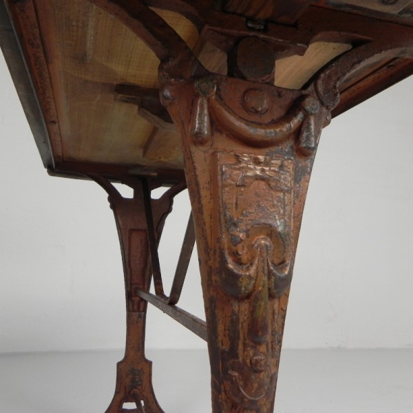 Art Deco Bistrotafel Met Eiken Blad Op Gietijzeren Frame image 25