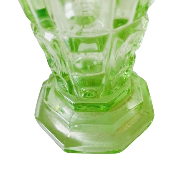 Art Deco Uranium Vaasje In Annagroen Persglas image 4