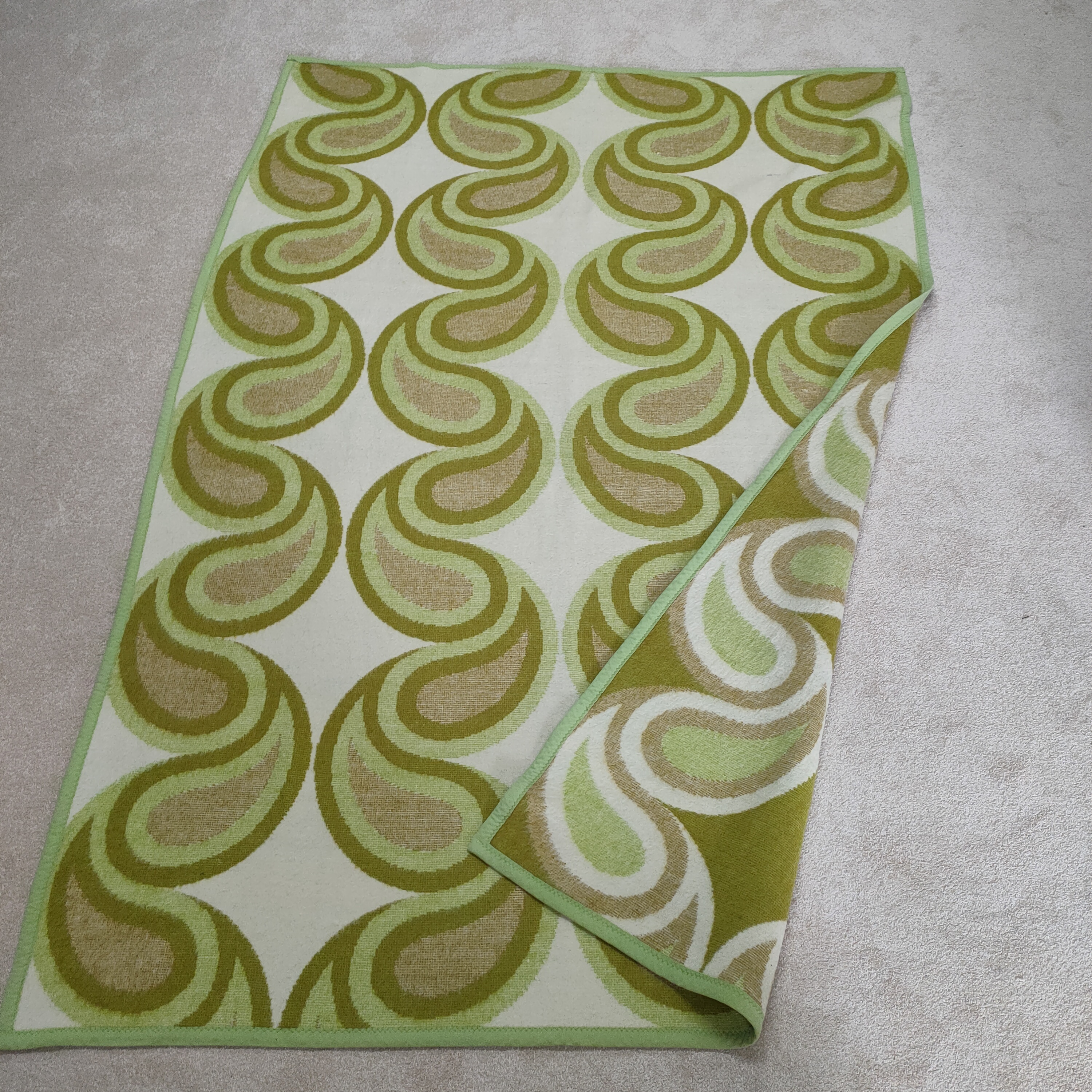 Mooie Retro "Swirl" Deken Groen Bruin En Wit Druppel Of Wervelingen Motief image 6
