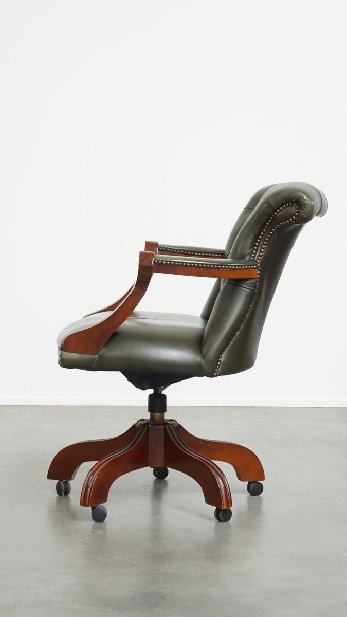 Tijdloze Groene Rundleren Chesterfield Bureaustoel In Engelse Stijl Op Wieltjes image 5