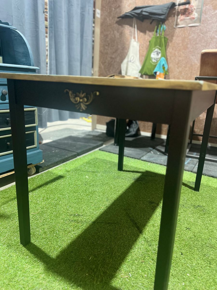 Unieke Handbeschilderde Tafel – Een Kunstwerk Op Poten! image 3