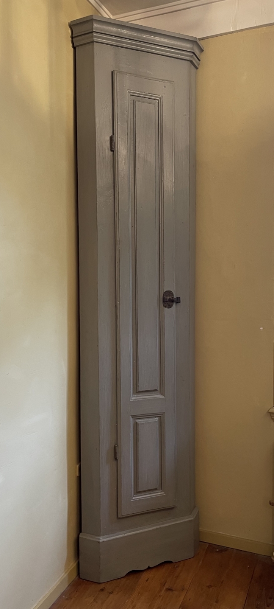 Hoge Ondiepe Hoekkast Frans 254 Cm. image 16
