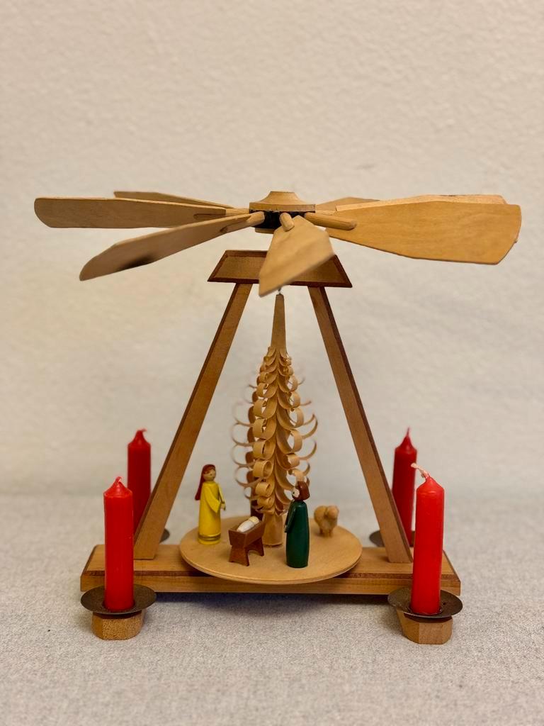 Vintage Kerstmolen Kerstpiramide Ertsgebergtejaren ‘70 image 2