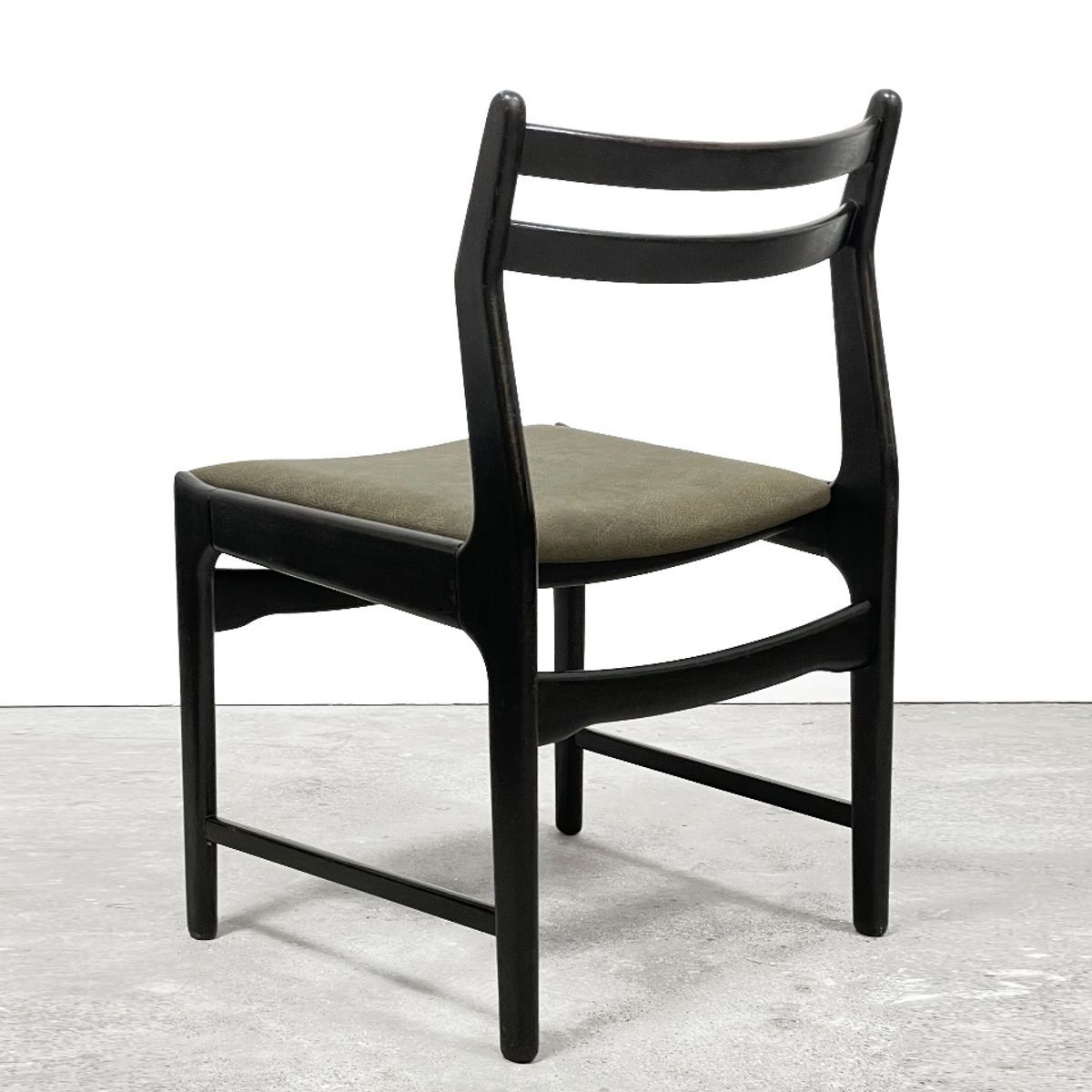 Vintage Houten Mid-century Modern Stoelen Opnieuw Bekleed Met Leer. image 3