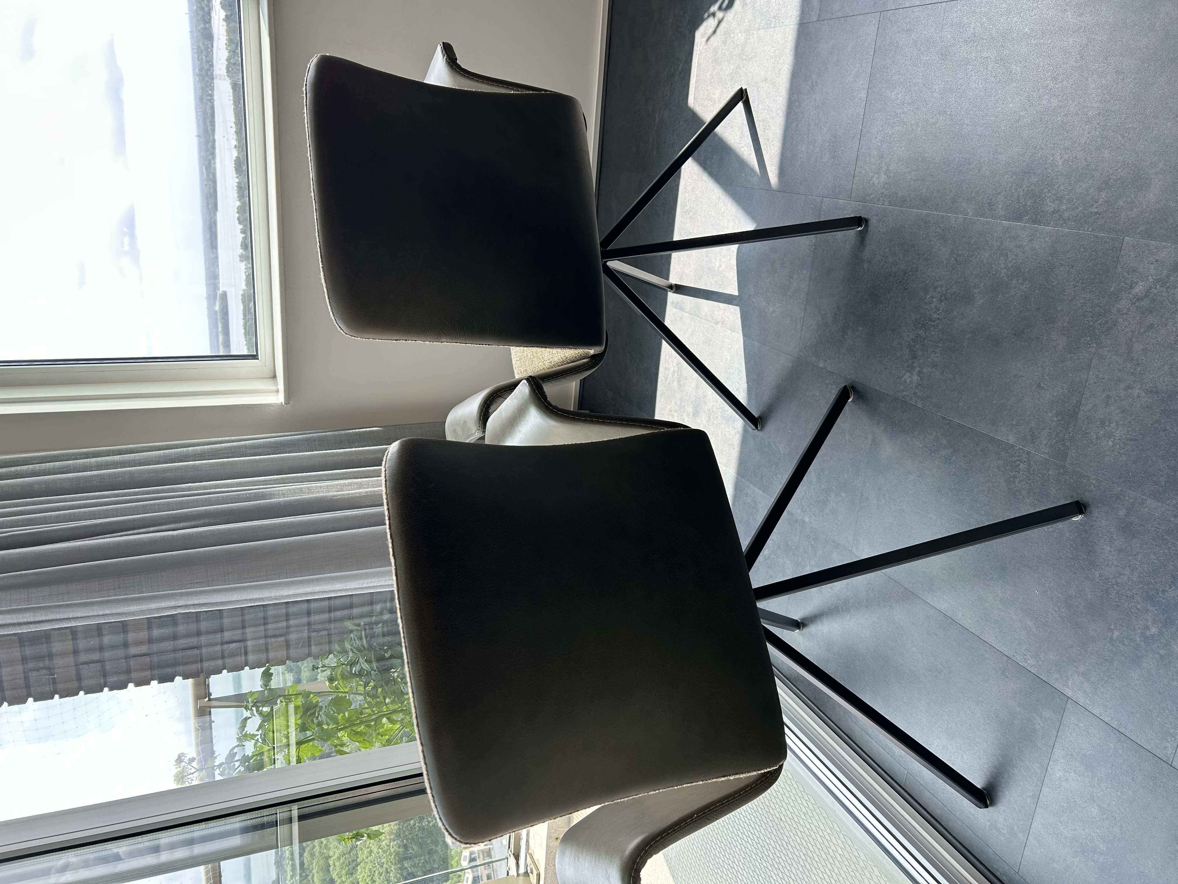 Set Van 2 Eetkamerstoelen. Duostoffering & Draaibare Zitting image 2