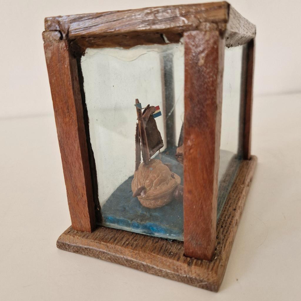 Antieke Vitrine Volkskunst Art Walnoot Bootje Vitrinekast image 6