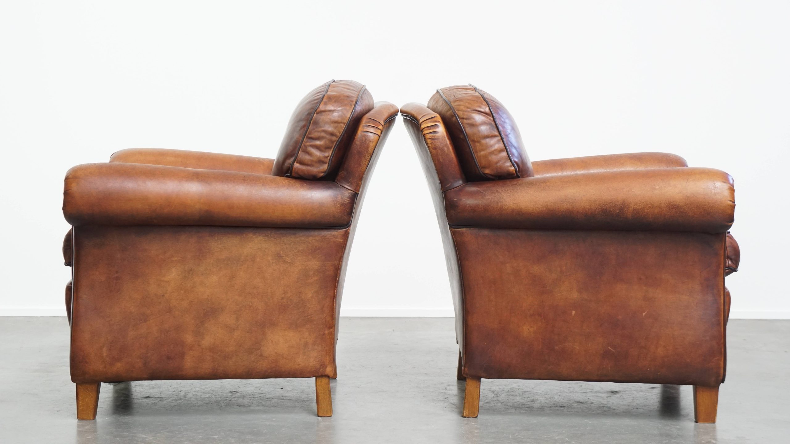 Set Van 2 Schapenleren Armchairs In Engelse Stijl Met Een Unieke Vormgeving En Mooie Kleuren image 5