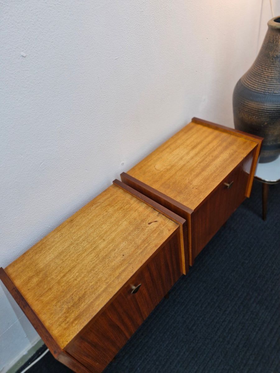 Set Van Twee Vintage Nachtkastjes 70s image 11