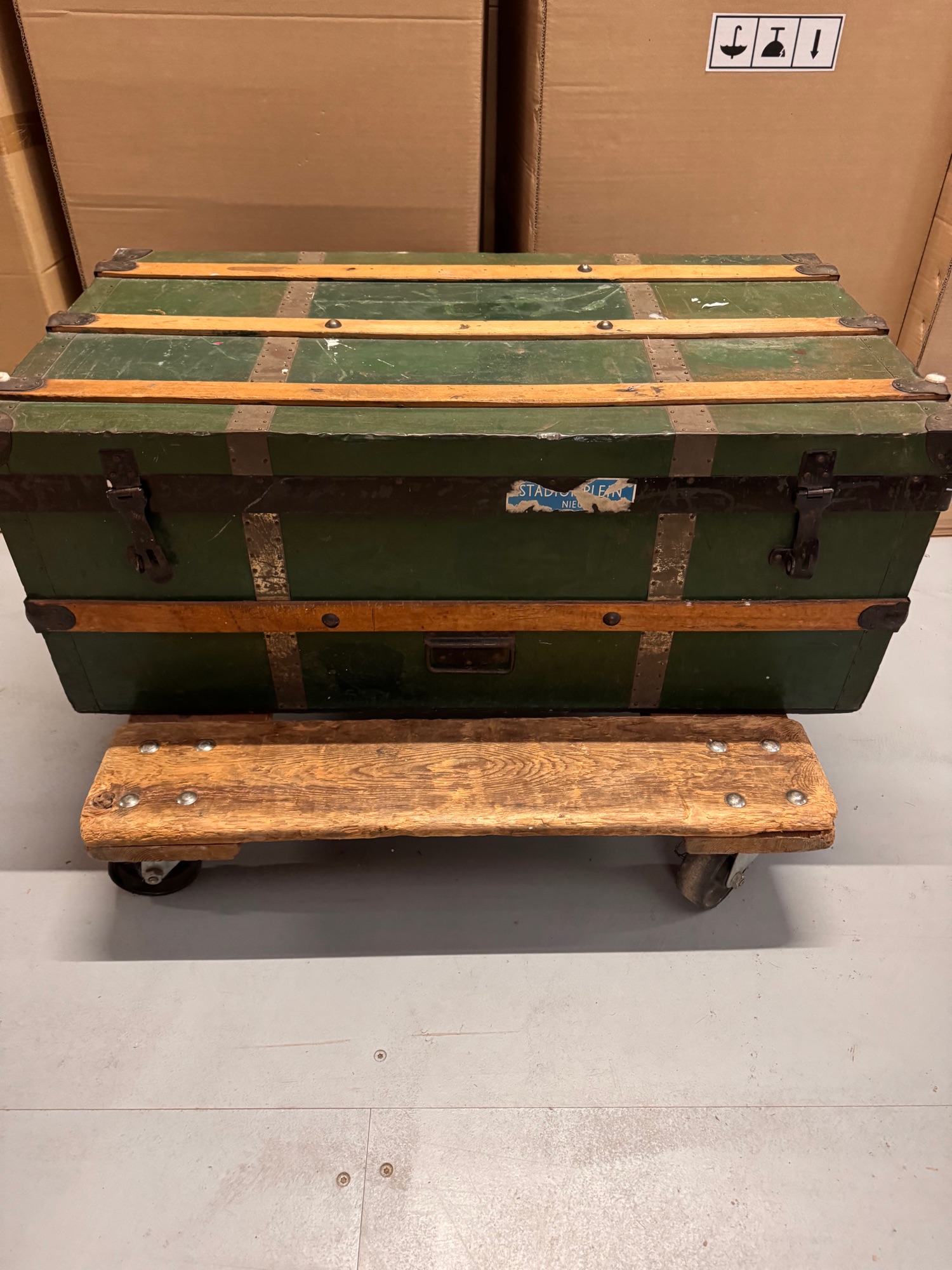 Hutkoffer, Kist, Groen Met Houten Latjes image 2