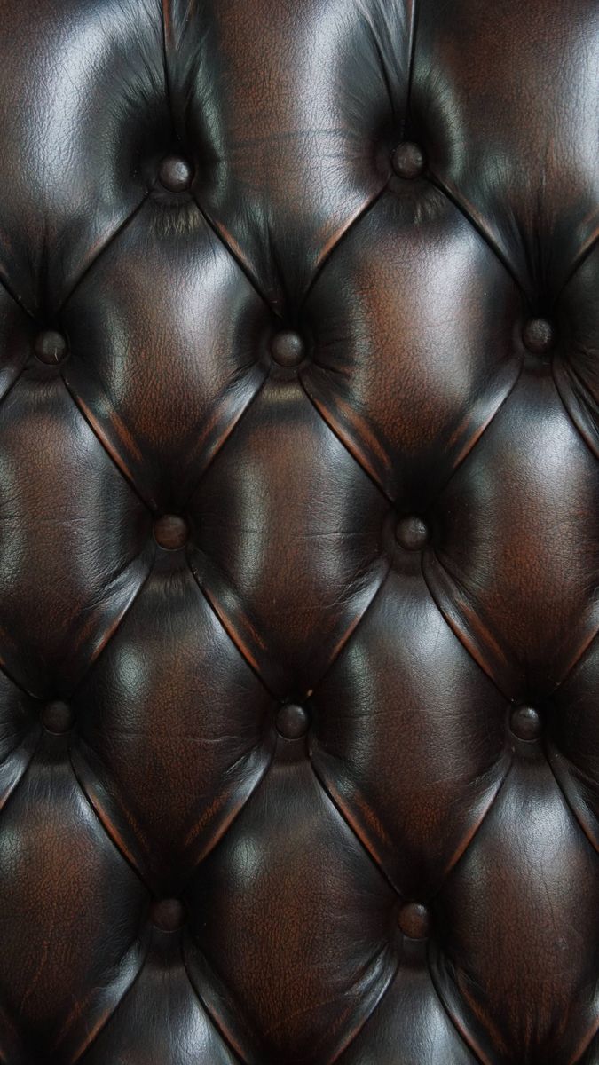 Luxe, Warm Gekleurde, Bruine Rundleren Chesterfield Oorfauteuil Met Unieke Details image 14