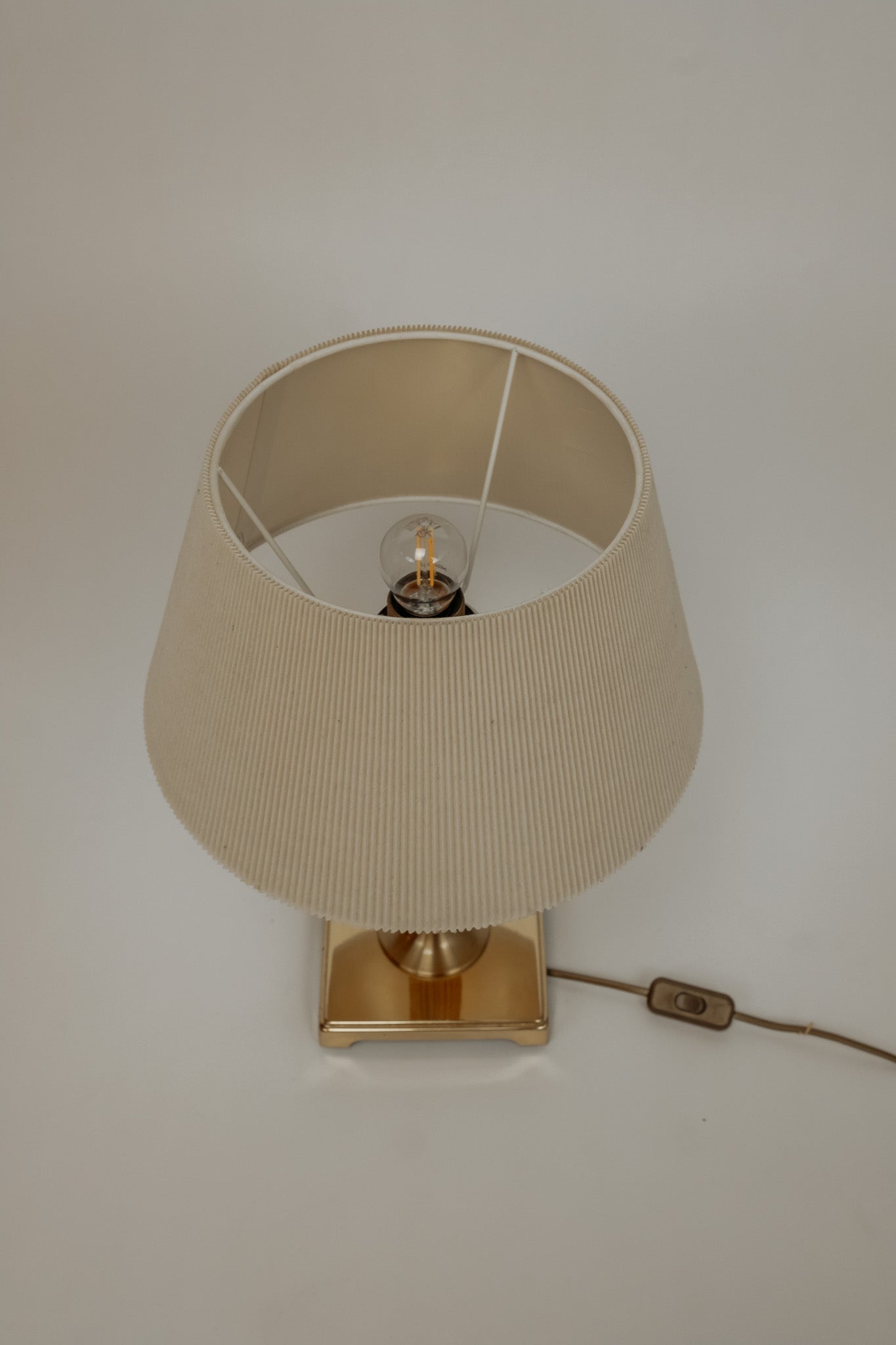 Messing Vintage Tafellamp Met Crèmekleurige Plisse Kap image 7