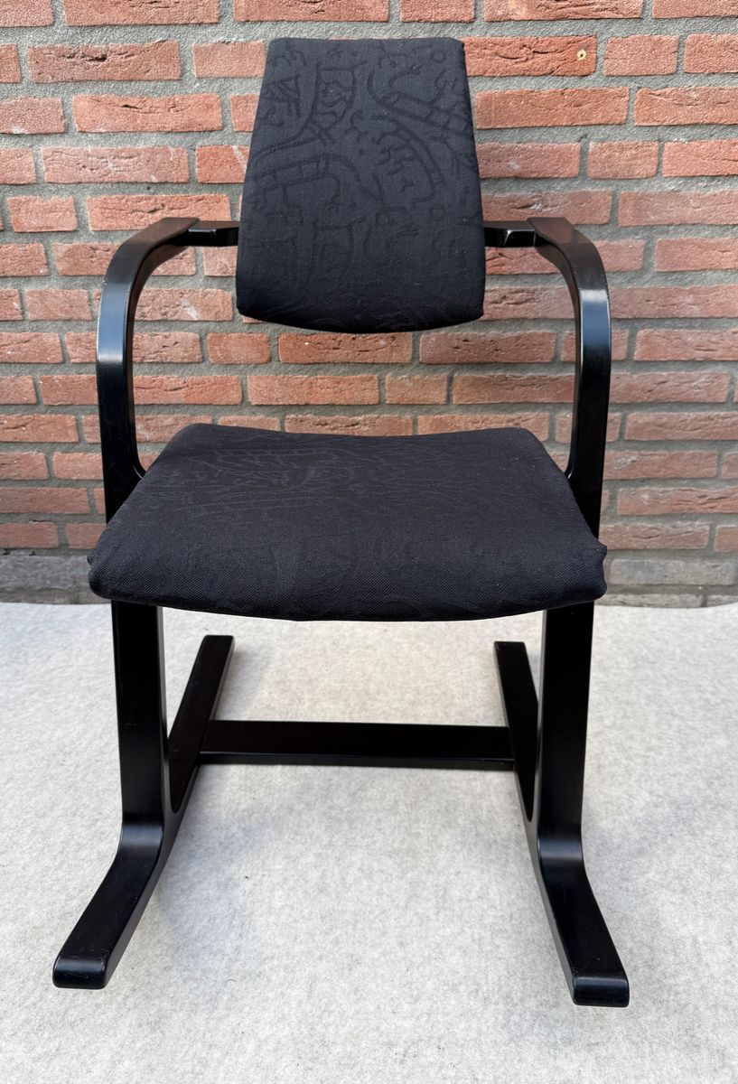 Stokke Peter Opsvik Actulum Ergonomisch Gevormde Schommelstoel - Zwarte Bekleding En Houten Frame image 3