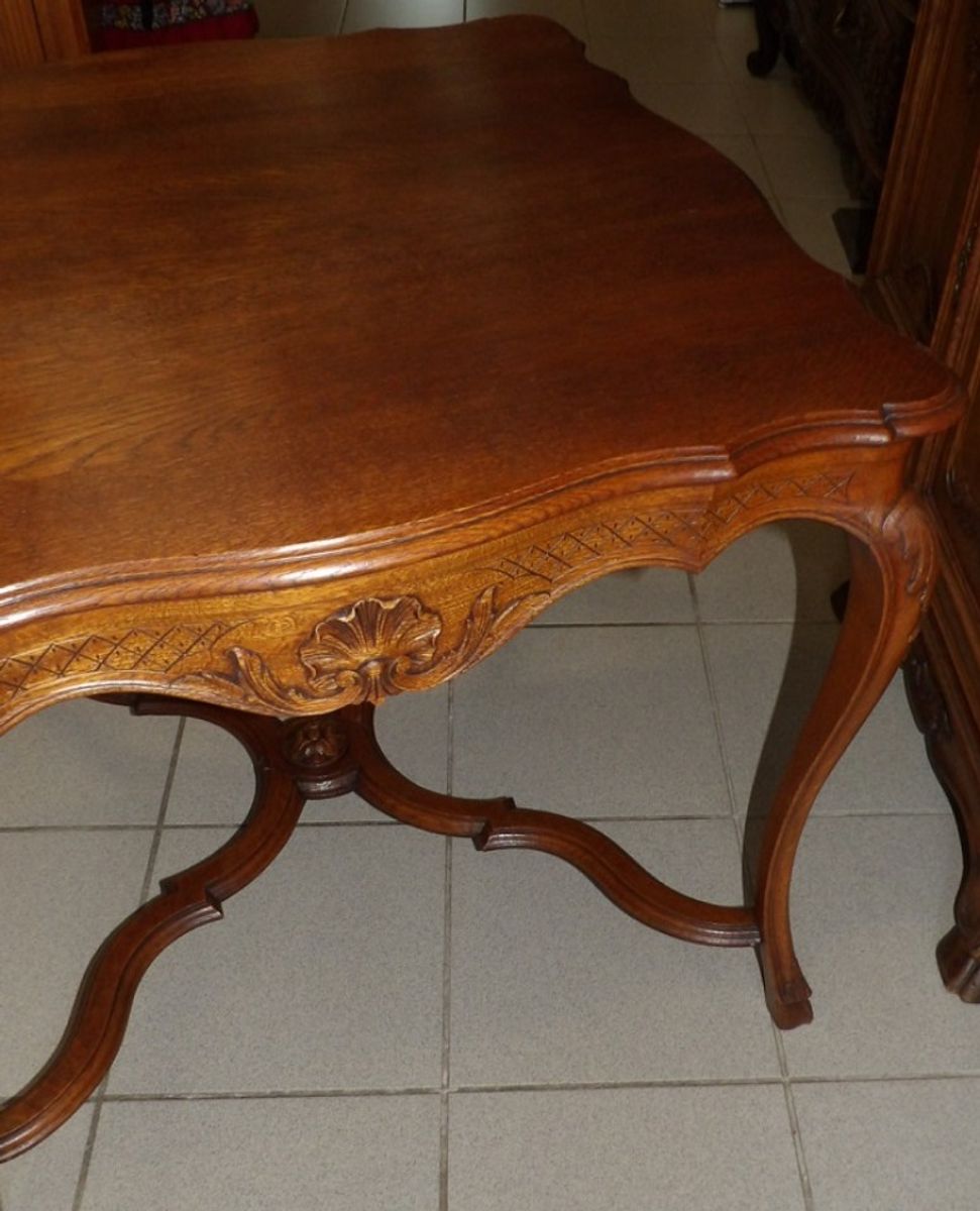 Grote Luikse Bijzettafel. image 4