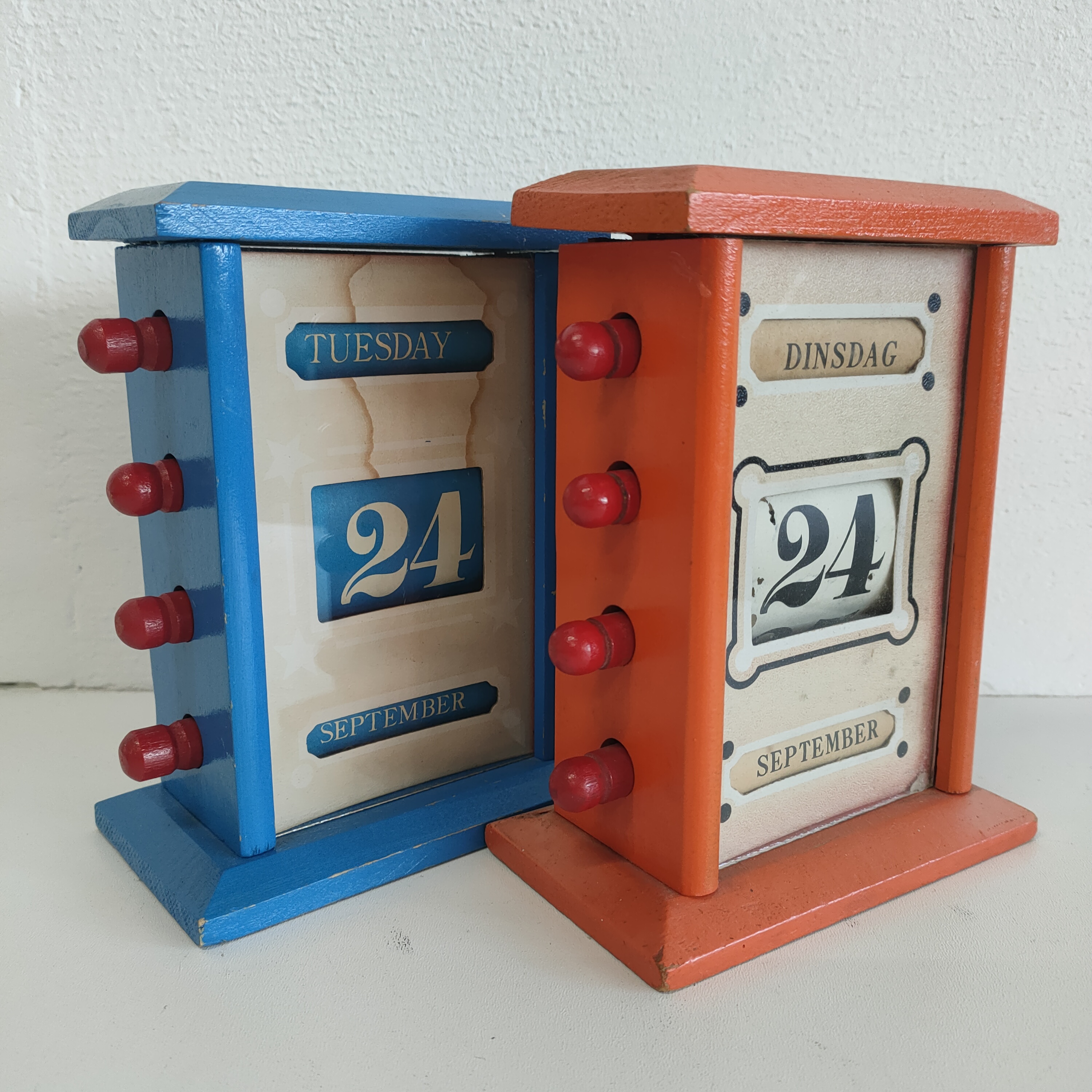 Eeuwigdurende Houten Tafel Kalender Oranje image 7