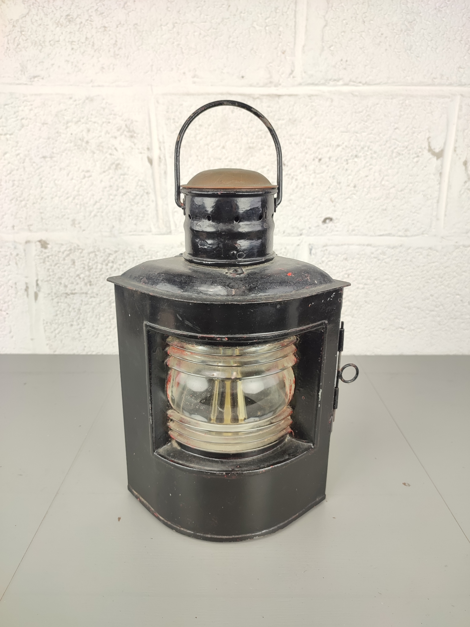 Oude Zwarte Scheepslamp image 2