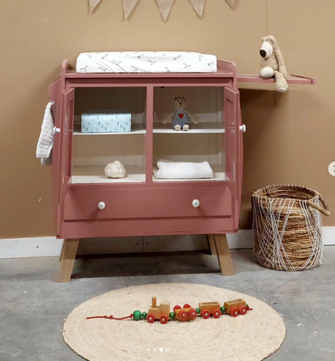 Vintage Commode Lynn Oud Roze Kleur image 3