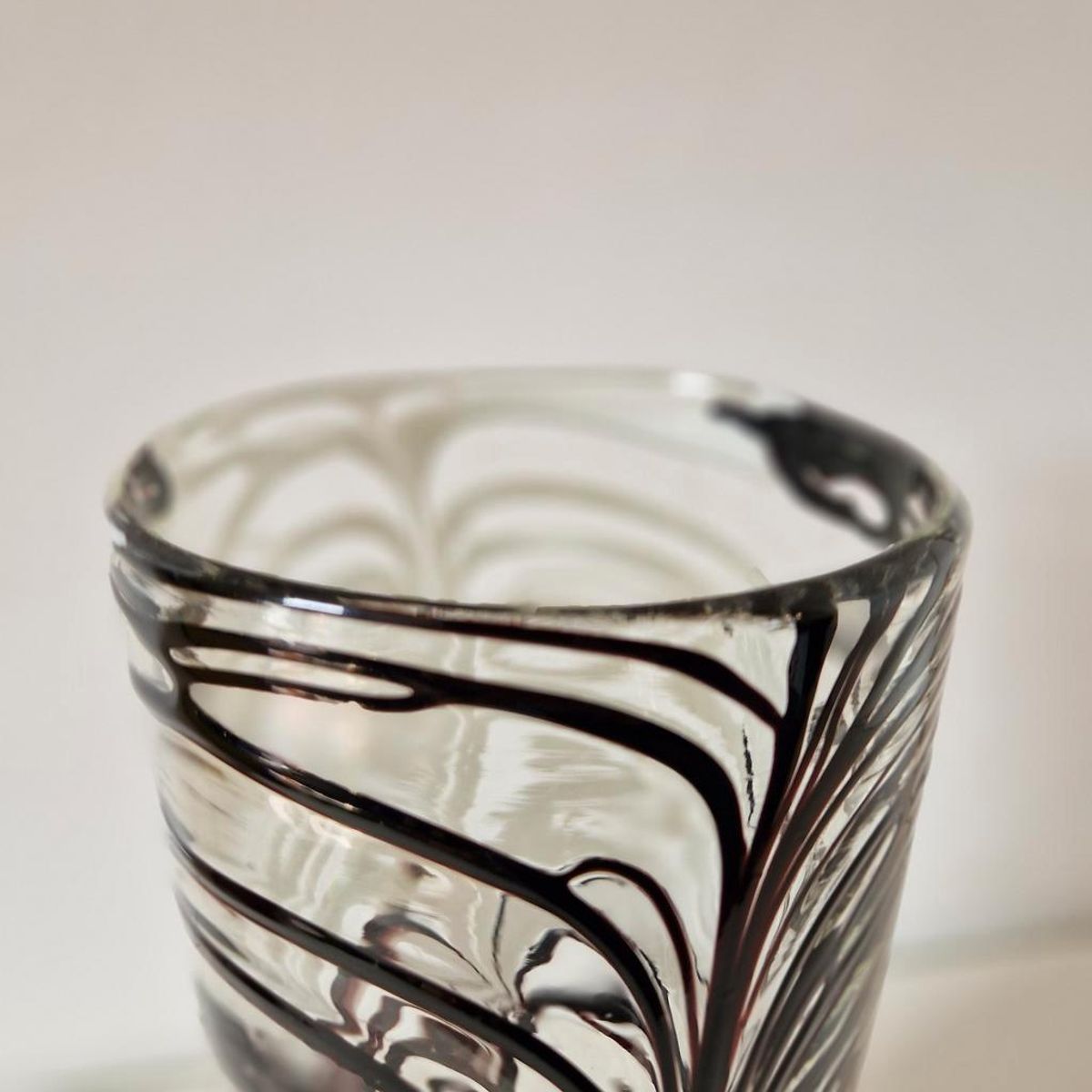 Vintage Glazen Vaas Mondgeblazen Zwart Witte Vaas image 7
