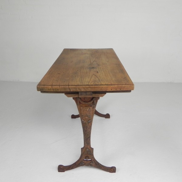 Art Deco Bistrotafel Met Eiken Blad Op Gietijzeren Frame image 15