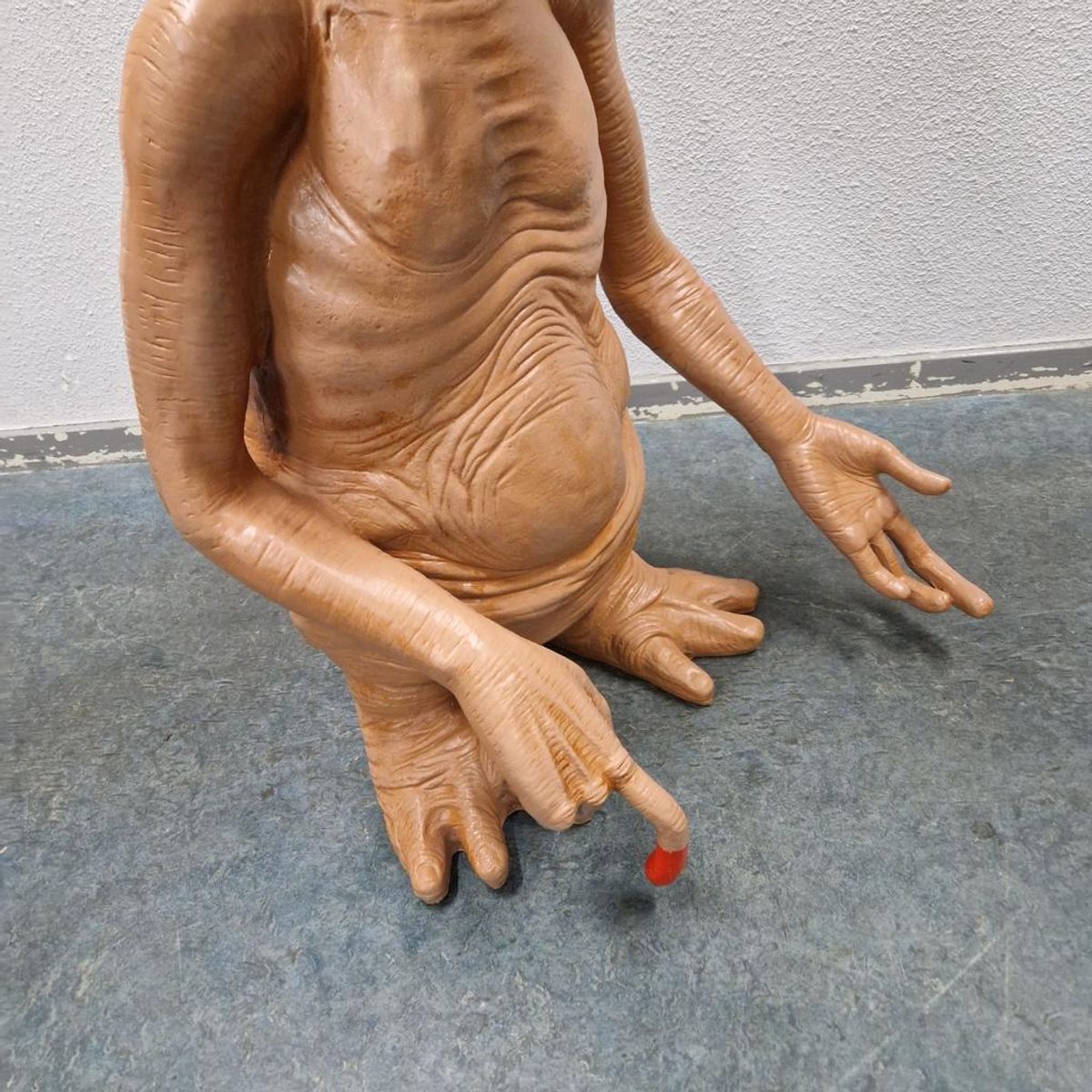 Groot E.t. Beeld Van Glasvezel Of Kunststof image 12