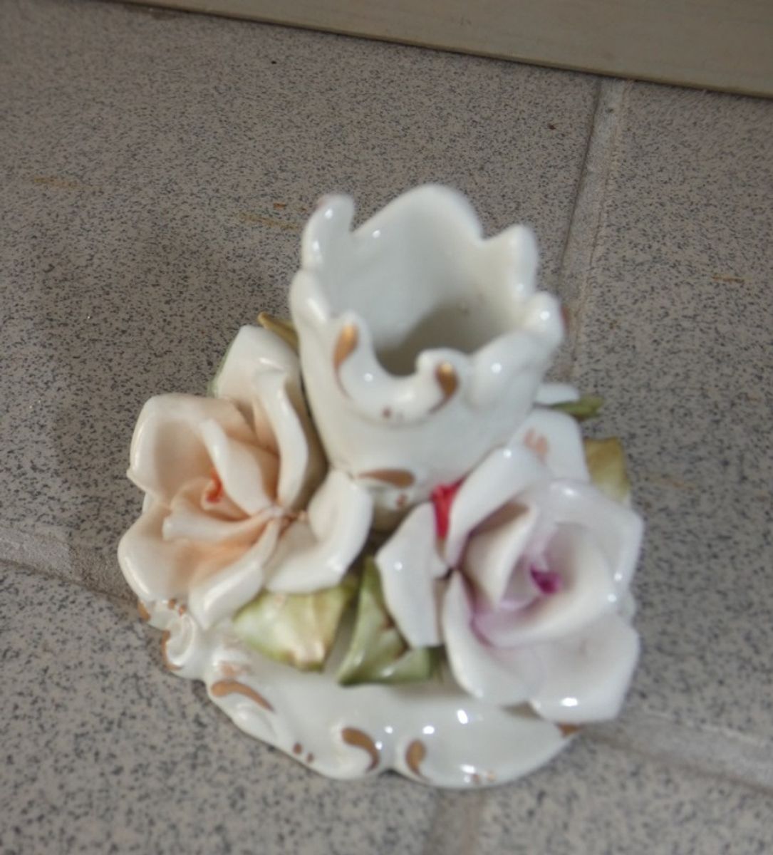 Paar Capodimonte Rozenkandelaars. image 5