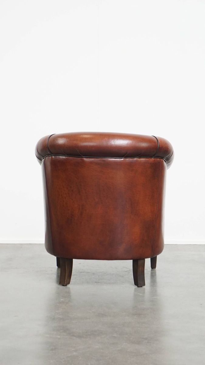 Mooie Tijdloze Schapenleren Clubfauteuil In Een Warme Diepe Kleur En Afgewerkt Met Zwarte Biezen image 4
