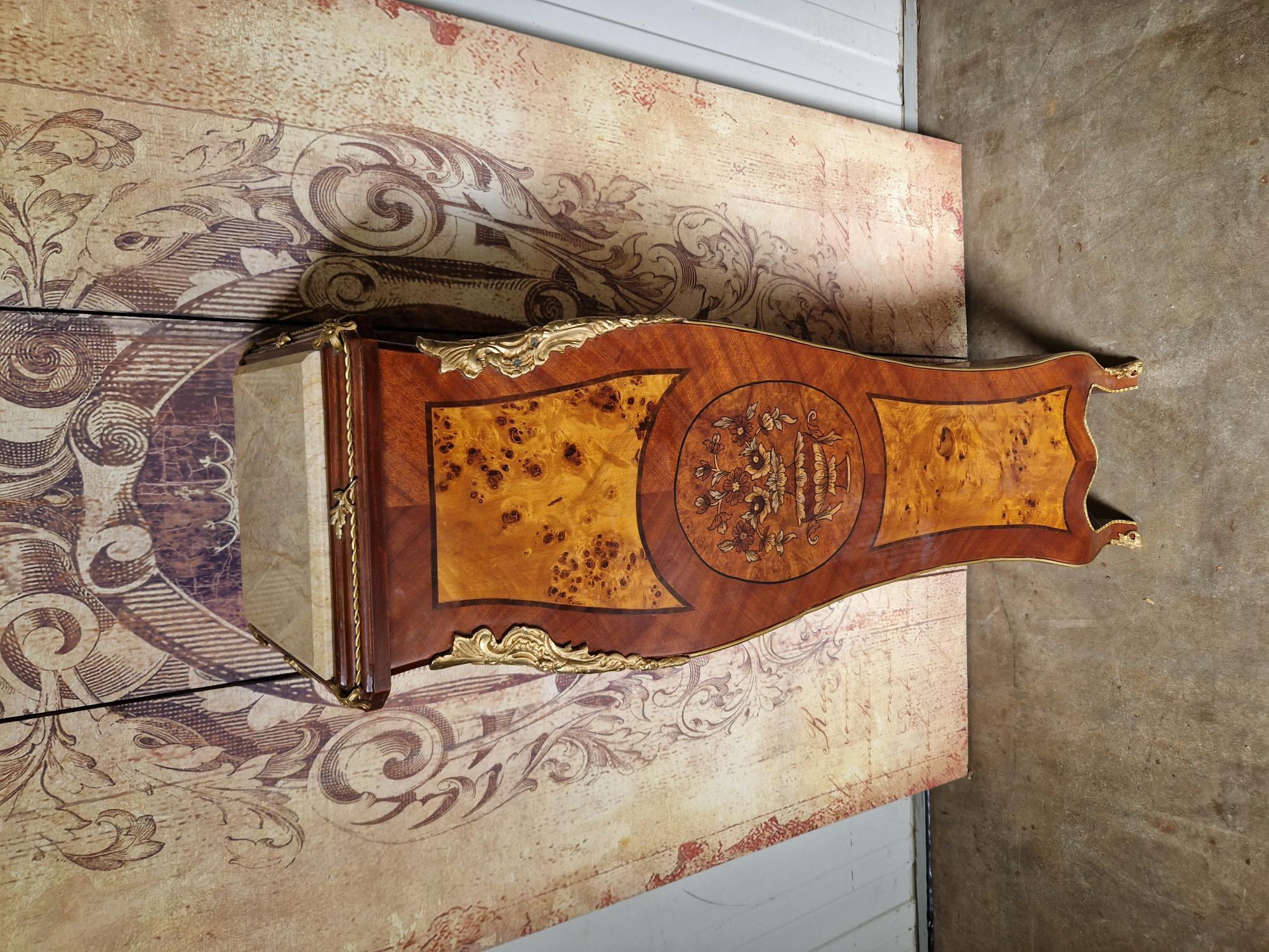 Klassieke Zuil, Plantentafel, Piedestal, Wortelfineer En Marmeren Blad En Missing Versieringen Afm. 30x30cm En 126cm Hoog. image 5